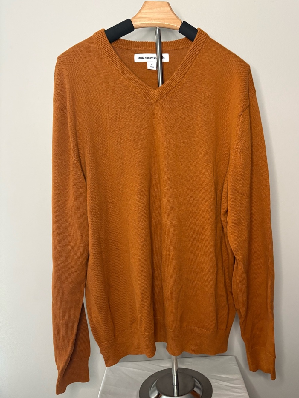 Amazon Essentials Men's V-Neck Sweater - Rust Orange